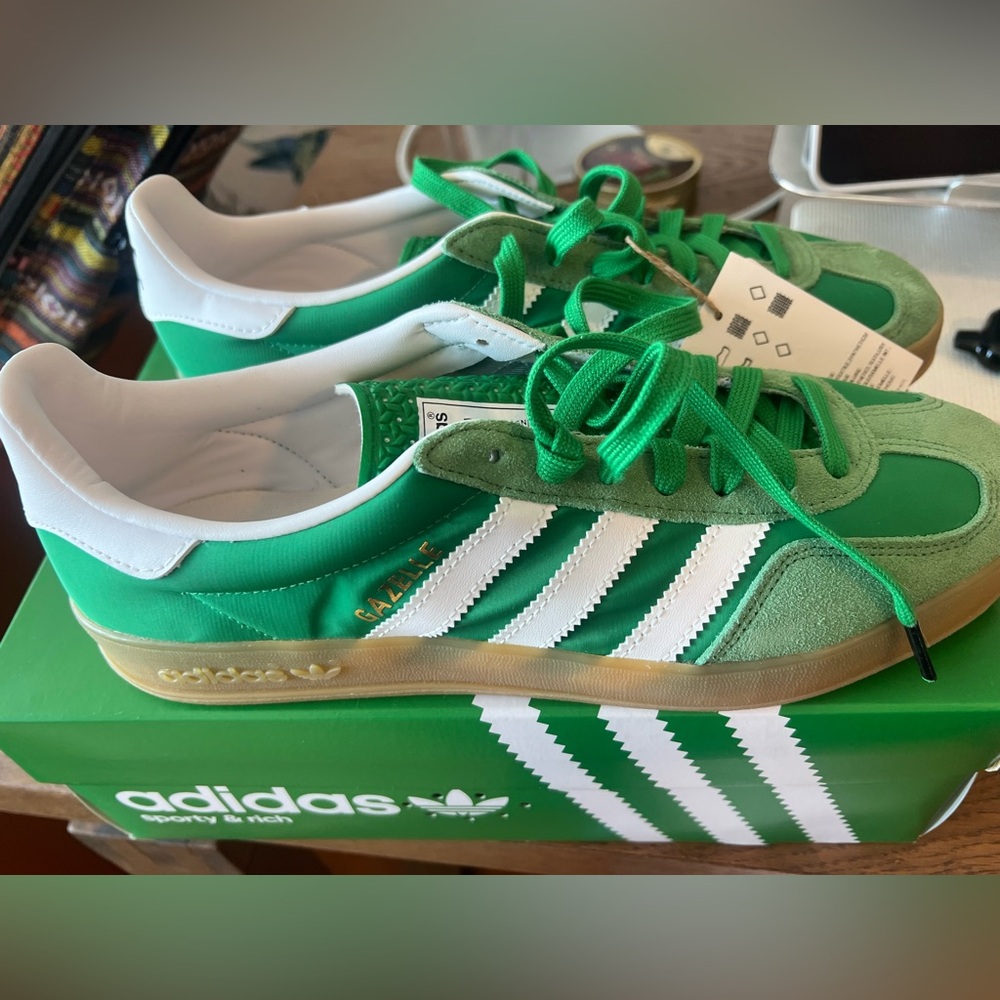Adidas Green Gazelle Sneakers Mens 9’5, women’s is probably 10’5-11